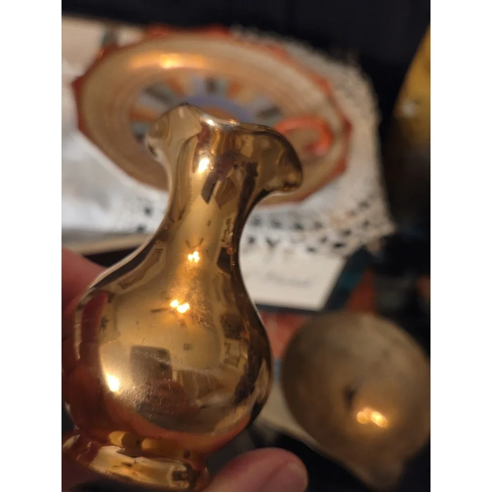 Vintage Victoria Czechuslovakia Warrented 22 Carat Bud Vase